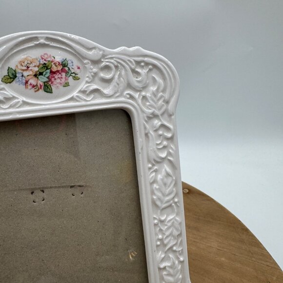 Porcelain Picture Photo Frame Floral detail cottage core farmhouse 3.5” x 5” - Picture 4 of 11